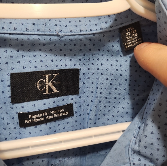 Calvin Klein dressed shirt - Picture 2 of 5